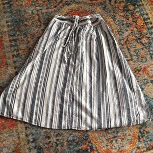 Medium weight 3/4 length tie front skirt